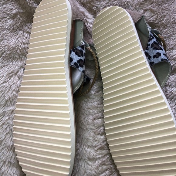 Animal Print Sandals NWOT - Picture 3 of 3